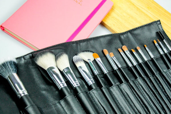 Choosing the Best Makeup Brush Set - Pro Essentials Insight
